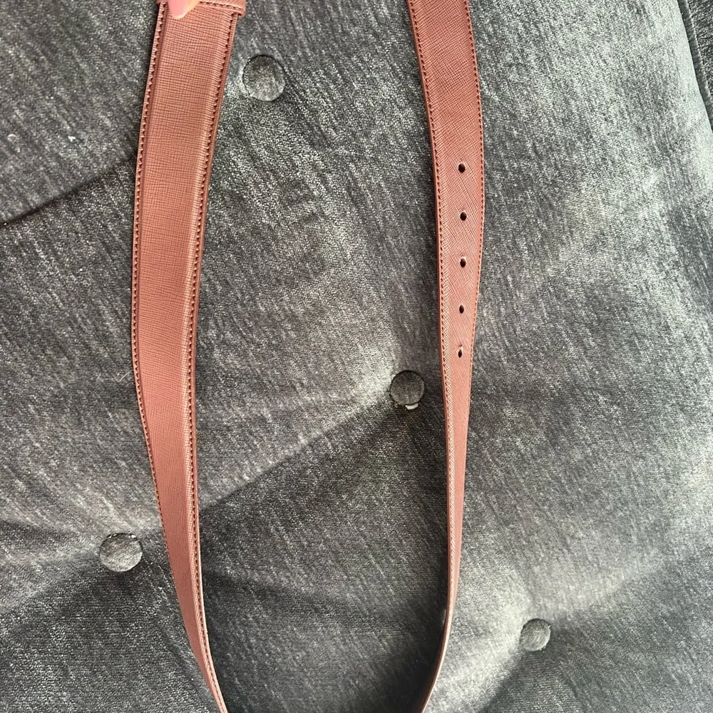 Auth. PRADA metallic dust pink leather belt with stone buckle, new without tags - Picture 6 of 13